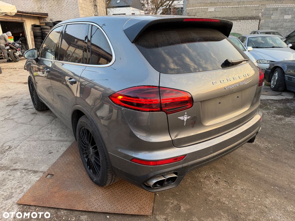 Porsche Cayenne - 4