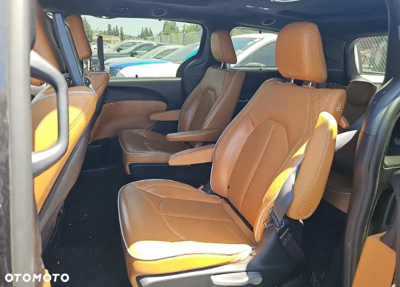 Chrysler Pacifica - 9