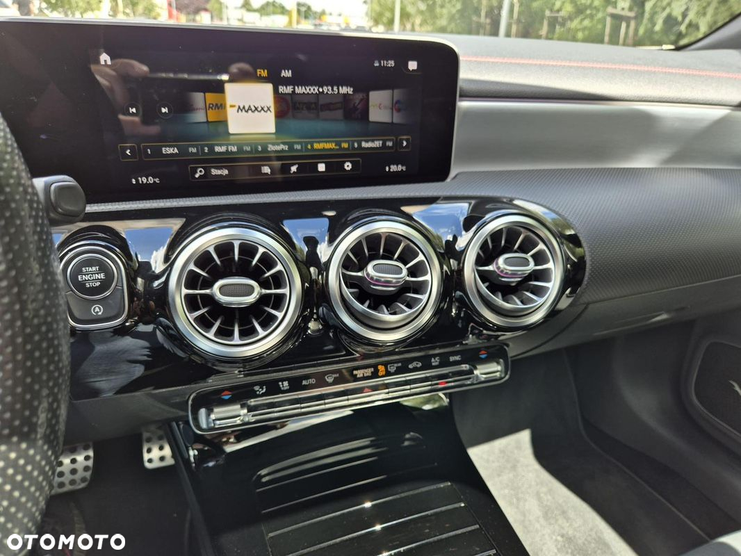 Mercedes-Benz CLA 250 4-Matic 7G-DCT - 18