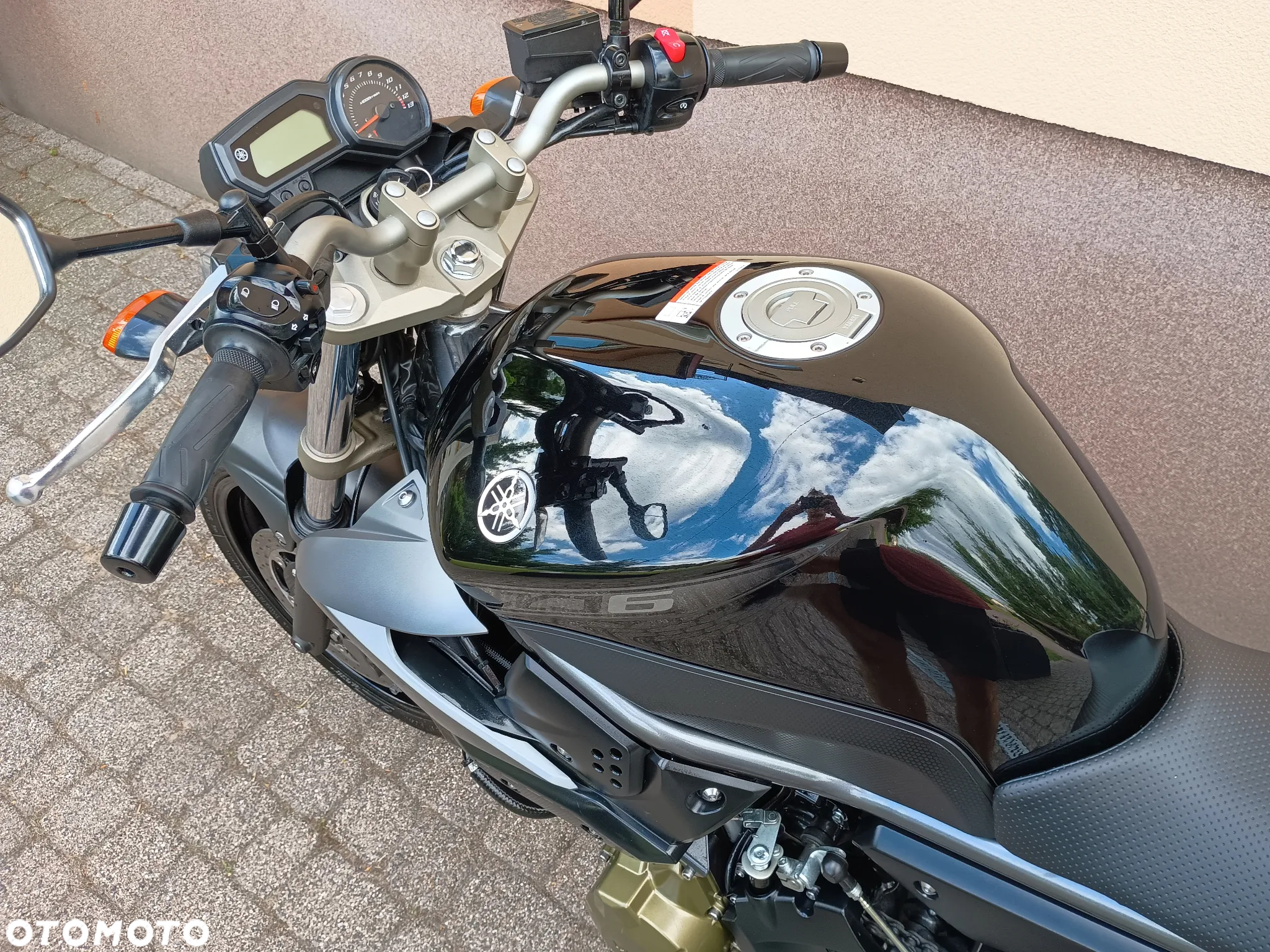 Yamaha XJR - 10