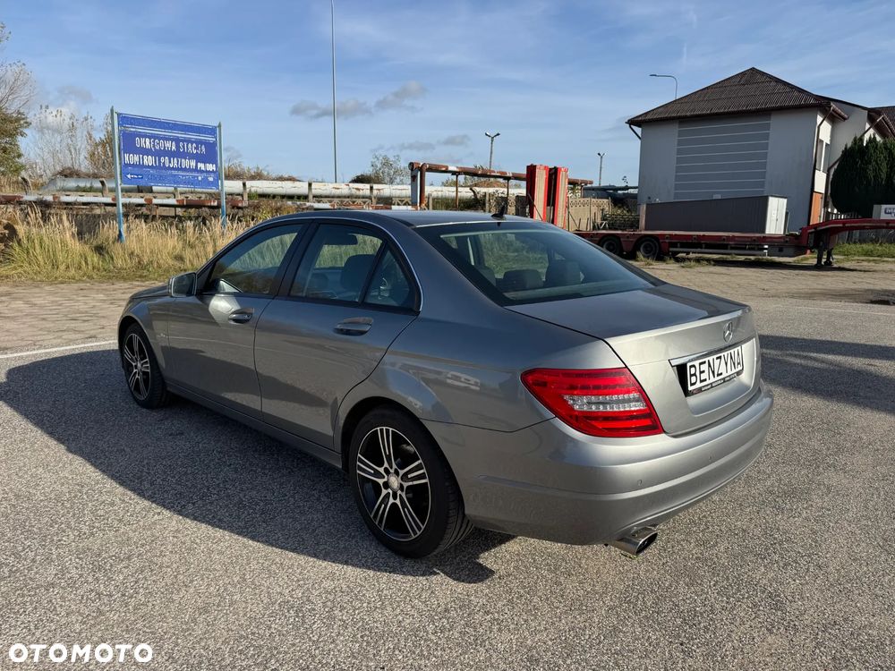 Mercedes-Benz Klasa C 180 BlueEFFICIENCY Elegance - 33