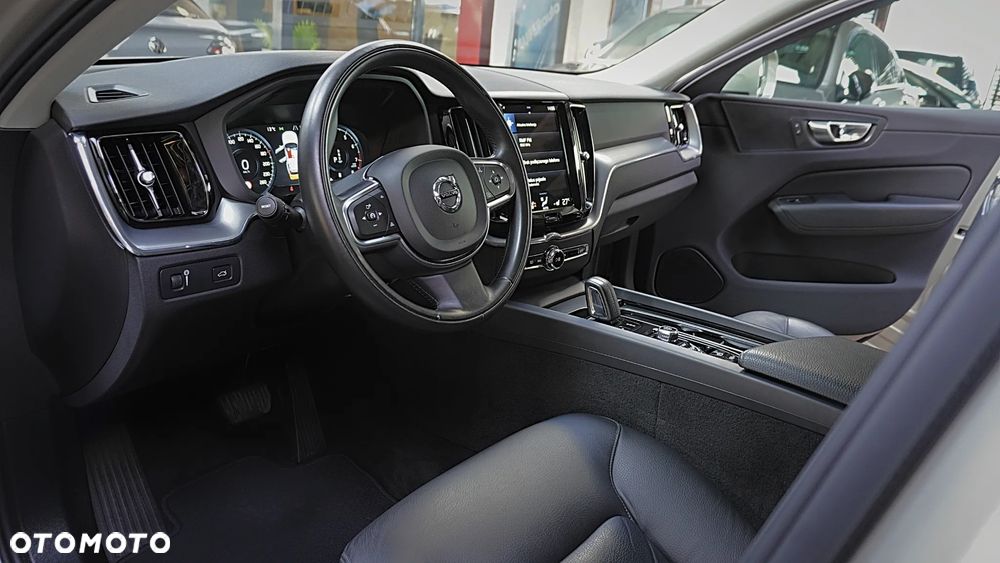 Volvo XC 60 T4 Momentum Pro - 14