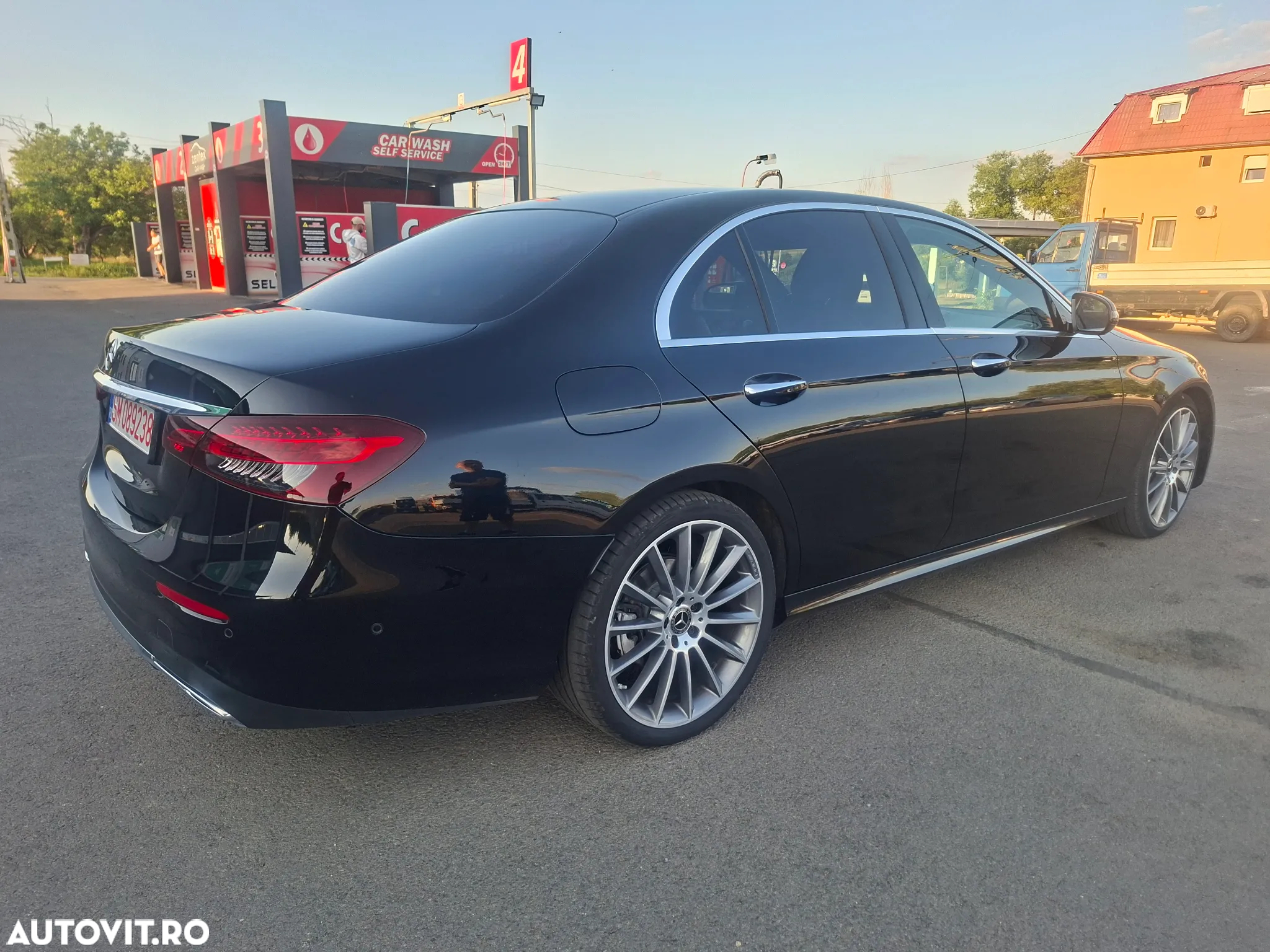 Mercedes-Benz E 220 d T 9G-TRONIC AMG Line - 19