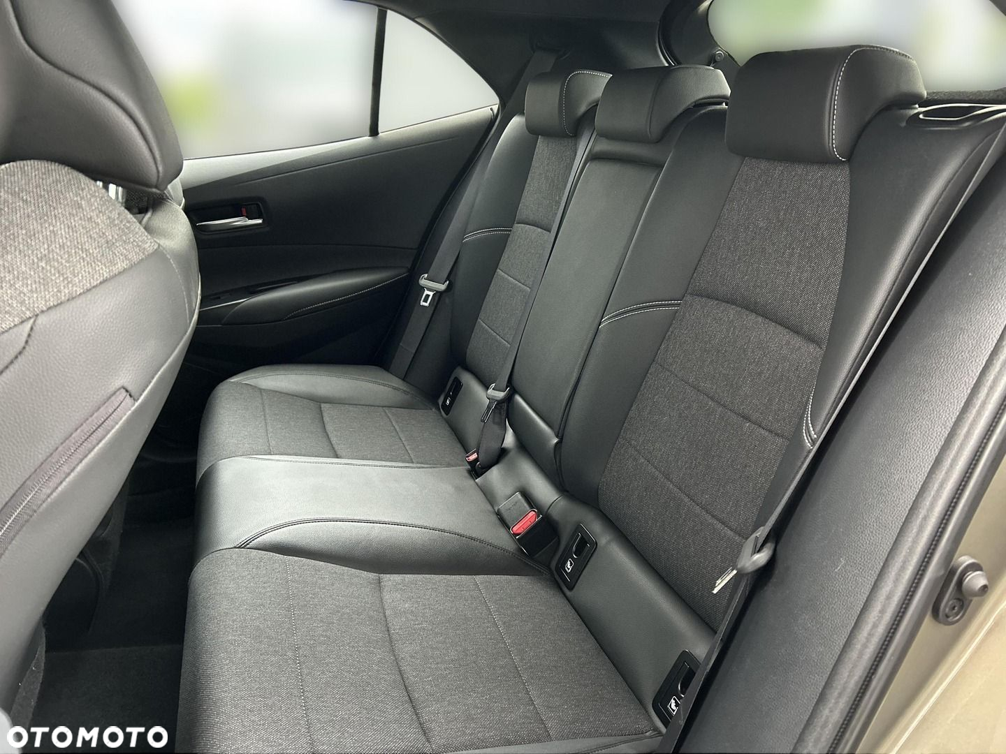 Toyota Corolla 1.8 Hybrid Comfort - 25