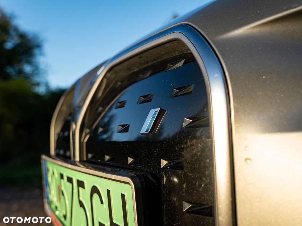 BMW i4 - 12