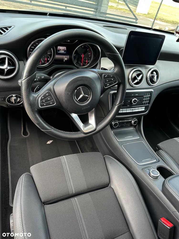 Mercedes-Benz CLA 220 d 7G-DCT - 20