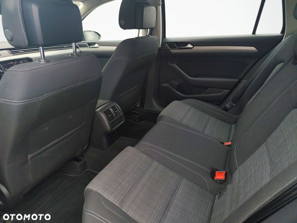 Volkswagen Passat Variant - 13