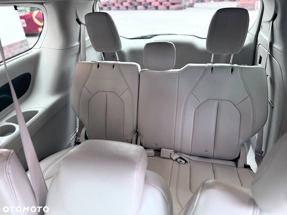 Chrysler Pacifica - 11