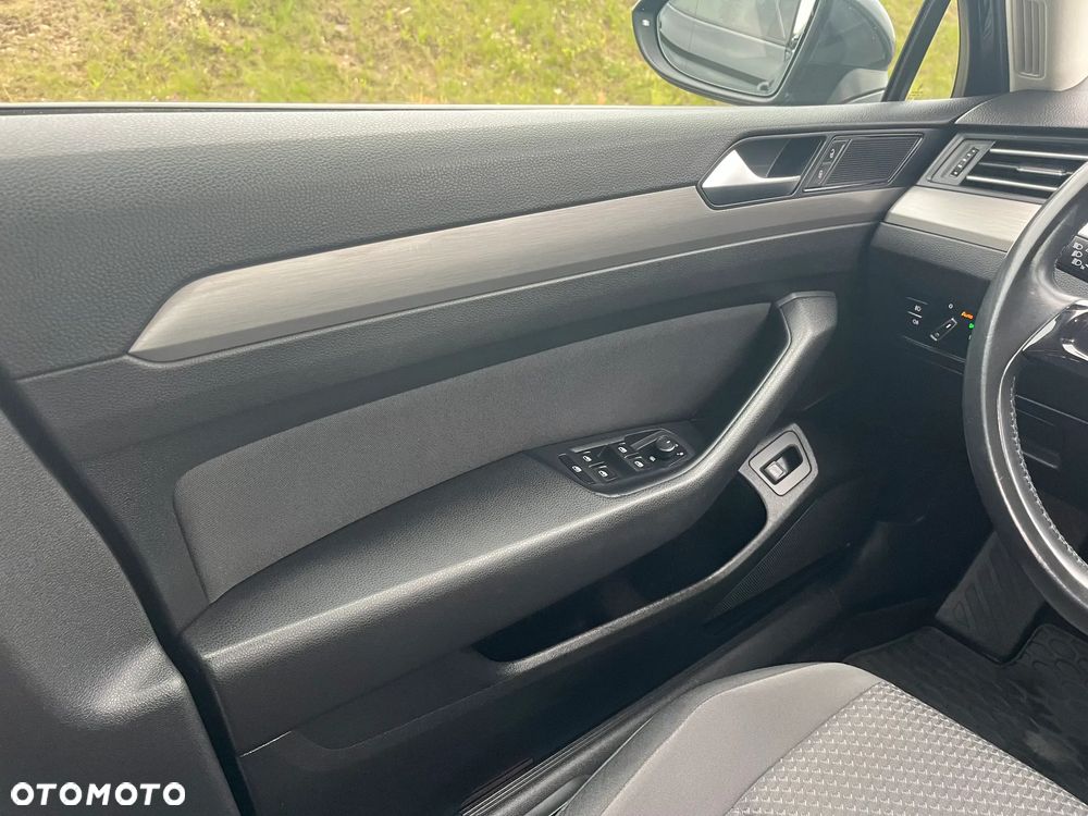 Volkswagen Passat 1.6 TDI BMT Comfortline - 9