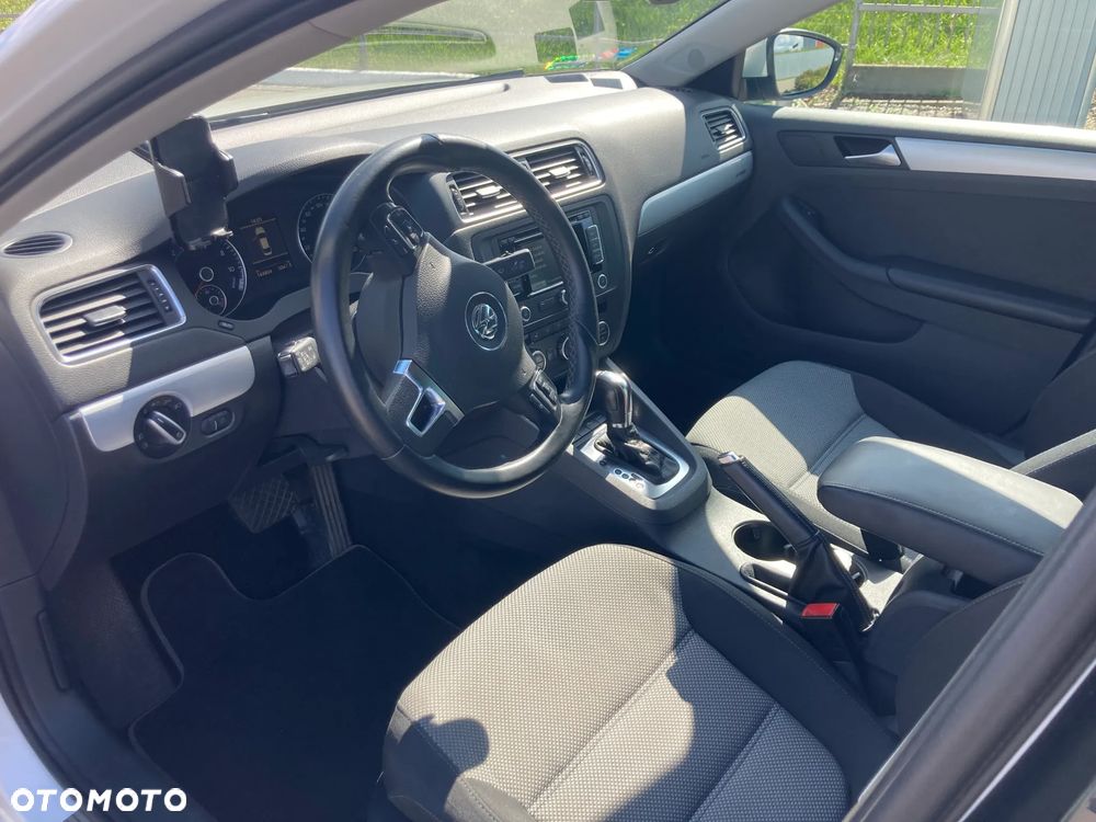 Volkswagen Jetta - 9