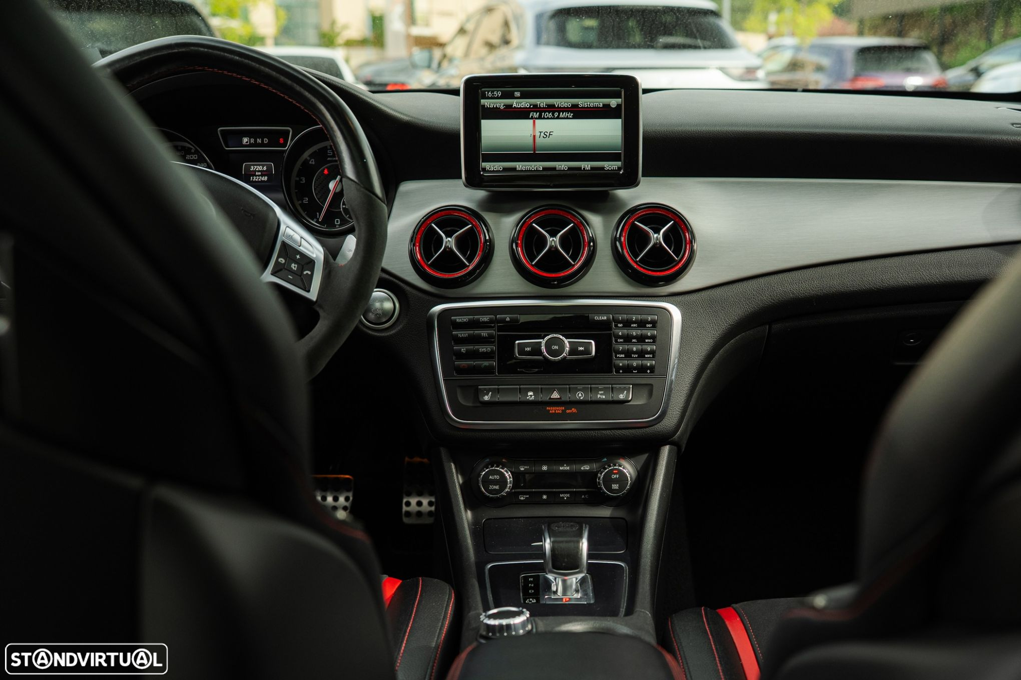 Mercedes-Benz GLA 45 AMG 4Matic 7G-DCT - 15