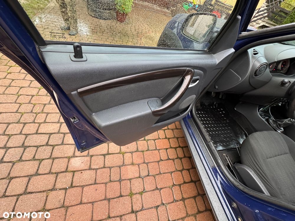Dacia Duster 1.6 Laureate 4x4 - 21