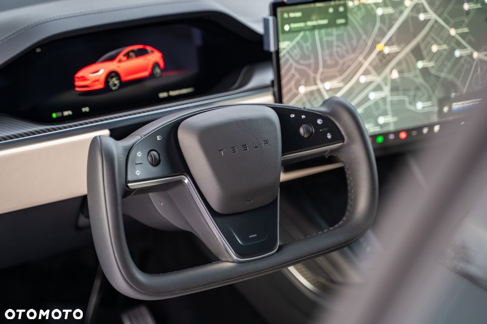 Tesla Model X - 15