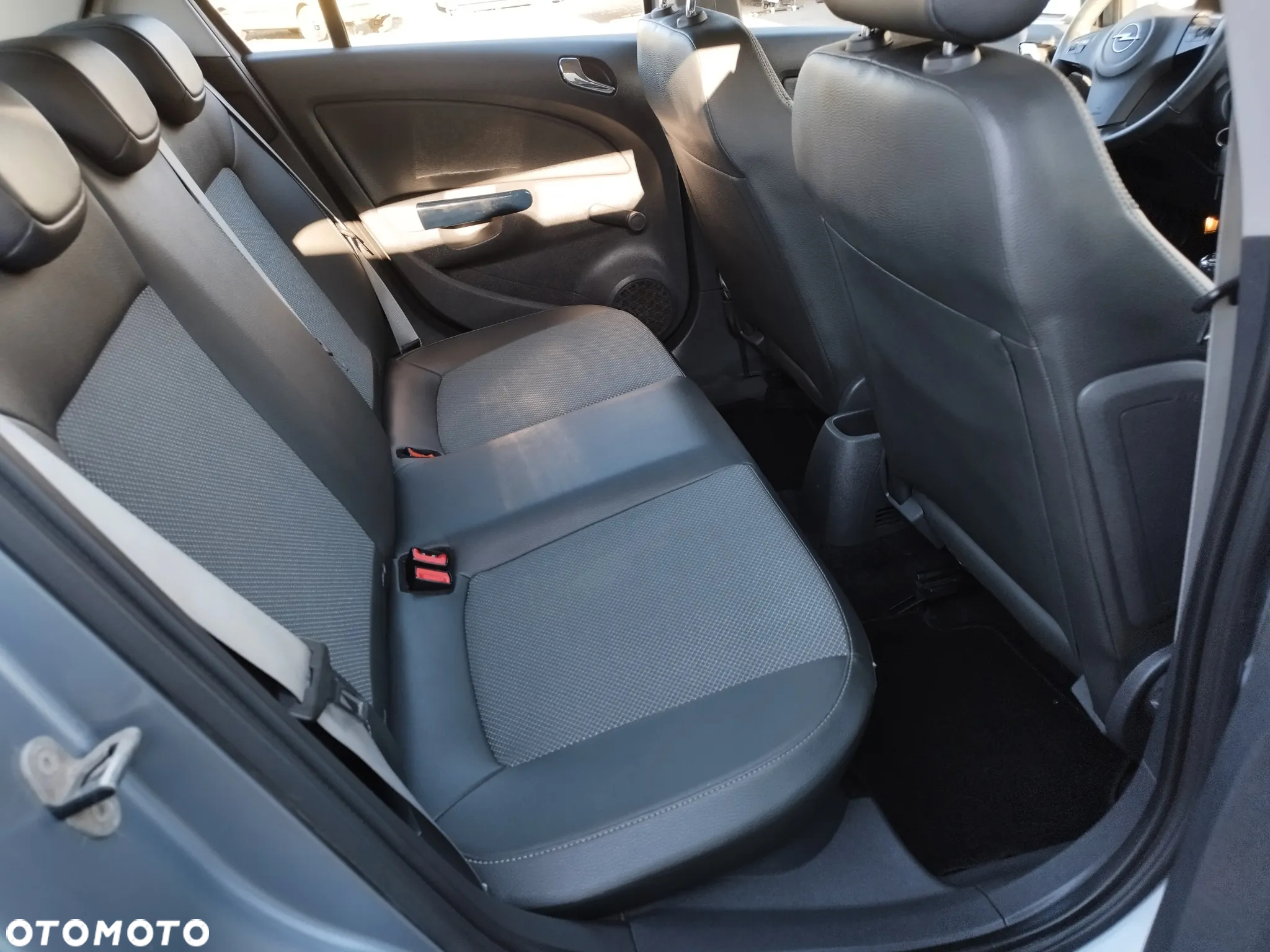 Opel Corsa 1.2 16V Cosmo - 21