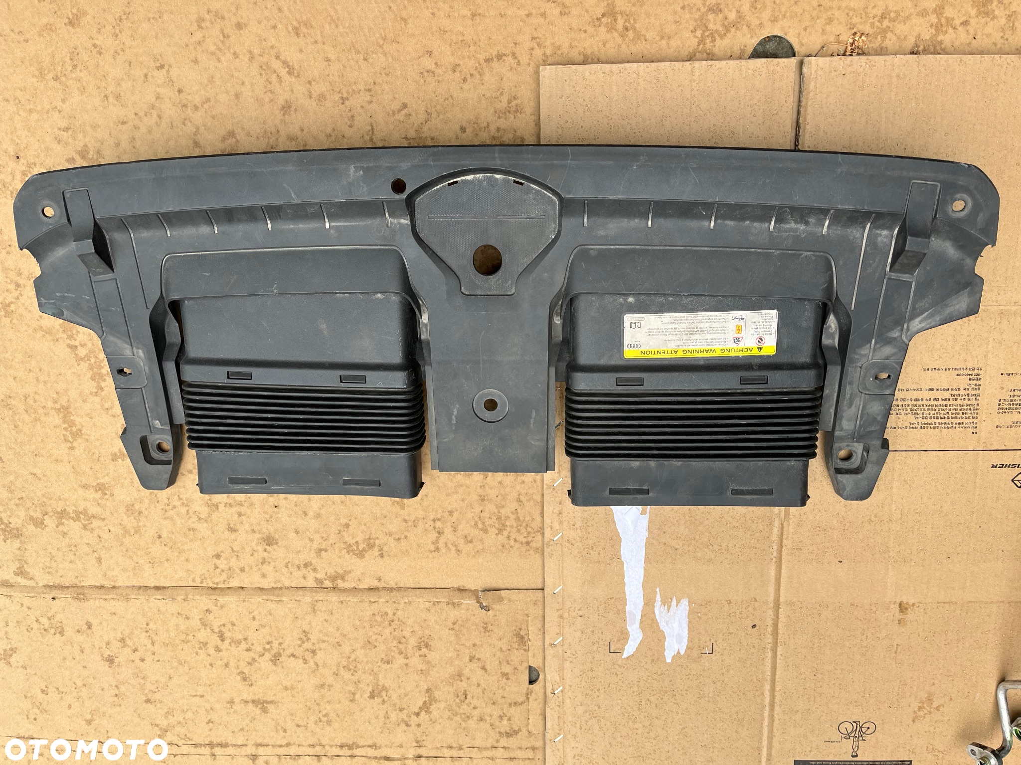 częściOSŁONA NAKŁADKA PASA PRZÓD AUDI Q7 4M 4M0807081 - 6