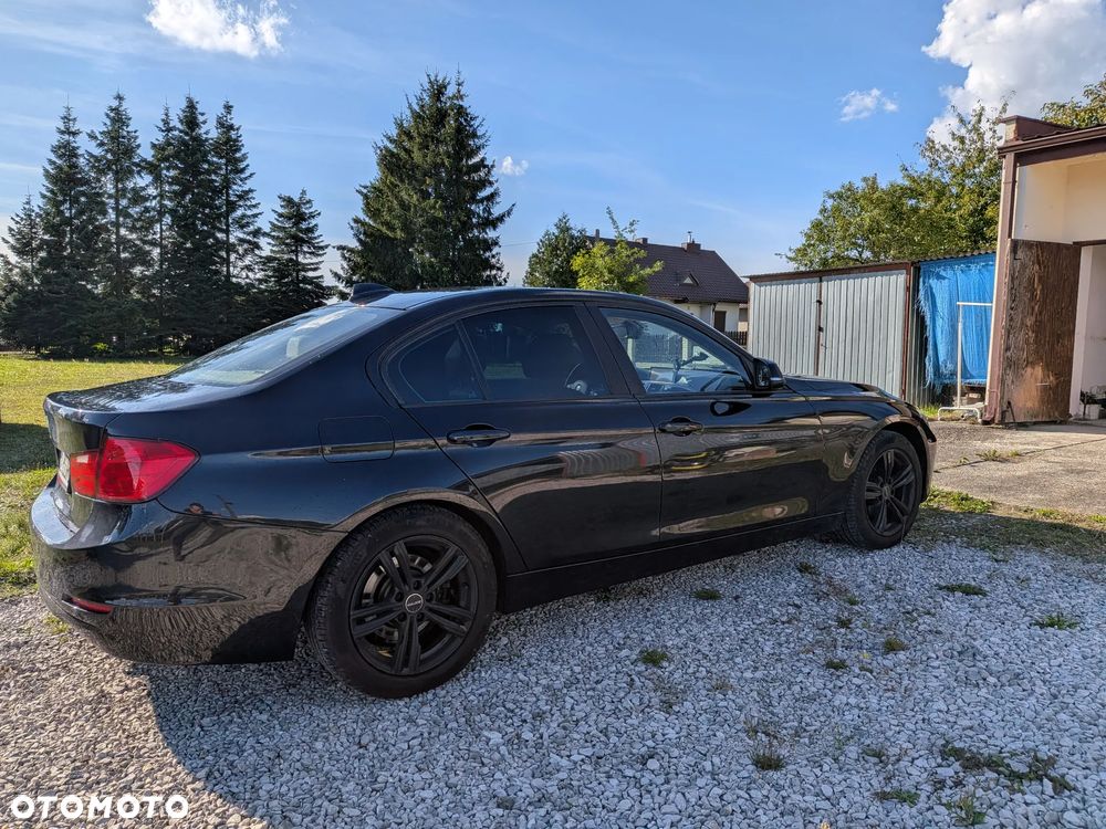 BMW Seria 3 328i xDrive Luxury Line - 4