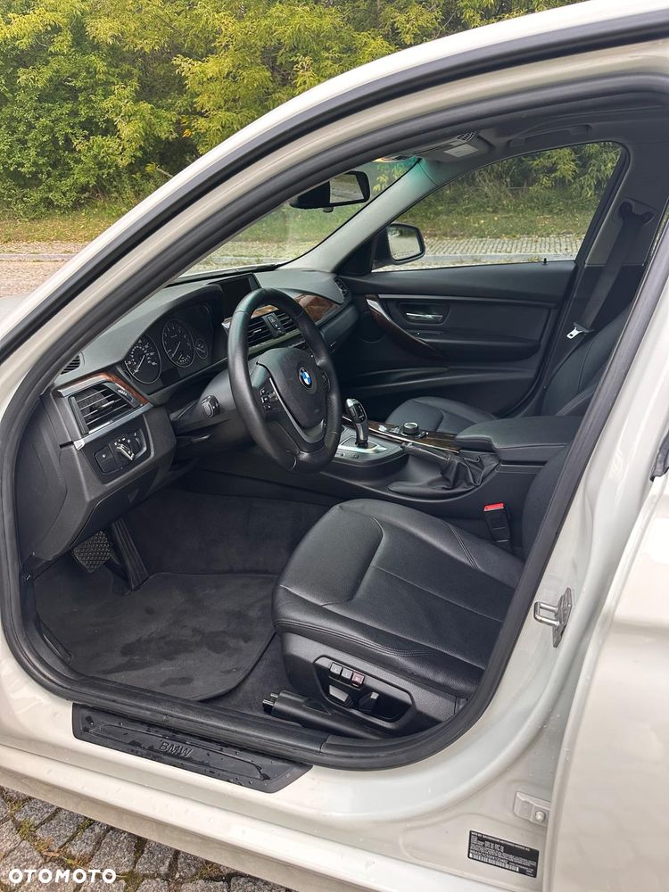 BMW Seria 3 328i Sport Line - 10