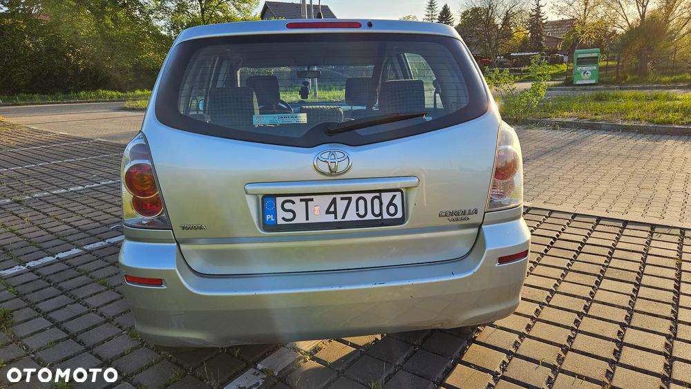 Toyota Corolla Verso - 3
