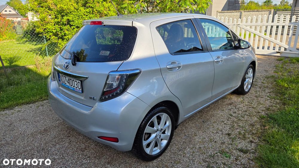 Toyota Yaris Hybrid 100 Selection Platinum - 3