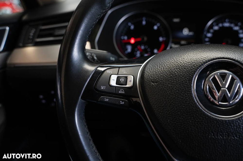 Volkswagen Passat 2.0 TDI SCR Comfortline - 23