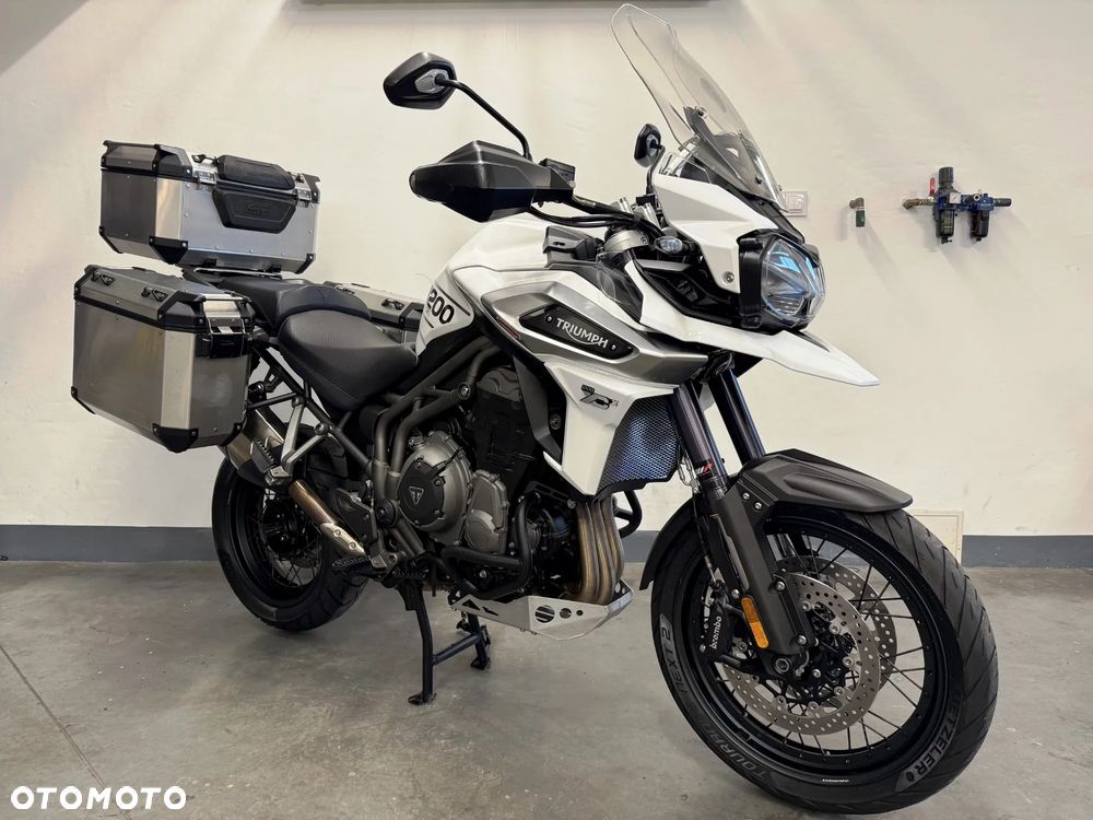 Triumph Tiger - 1