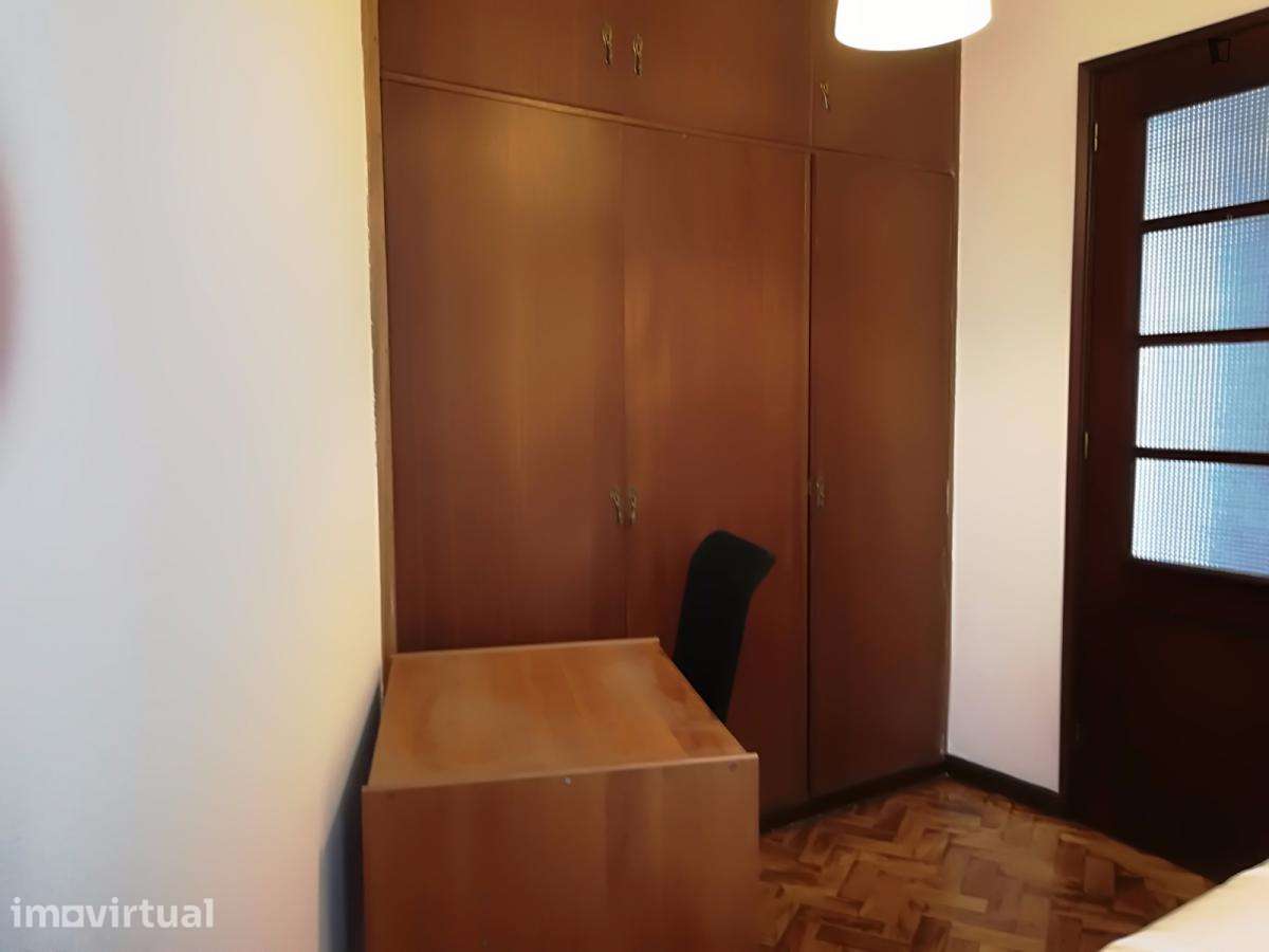 Quarto - localizado em Mafamude Porto - Grande imagem: 5/21