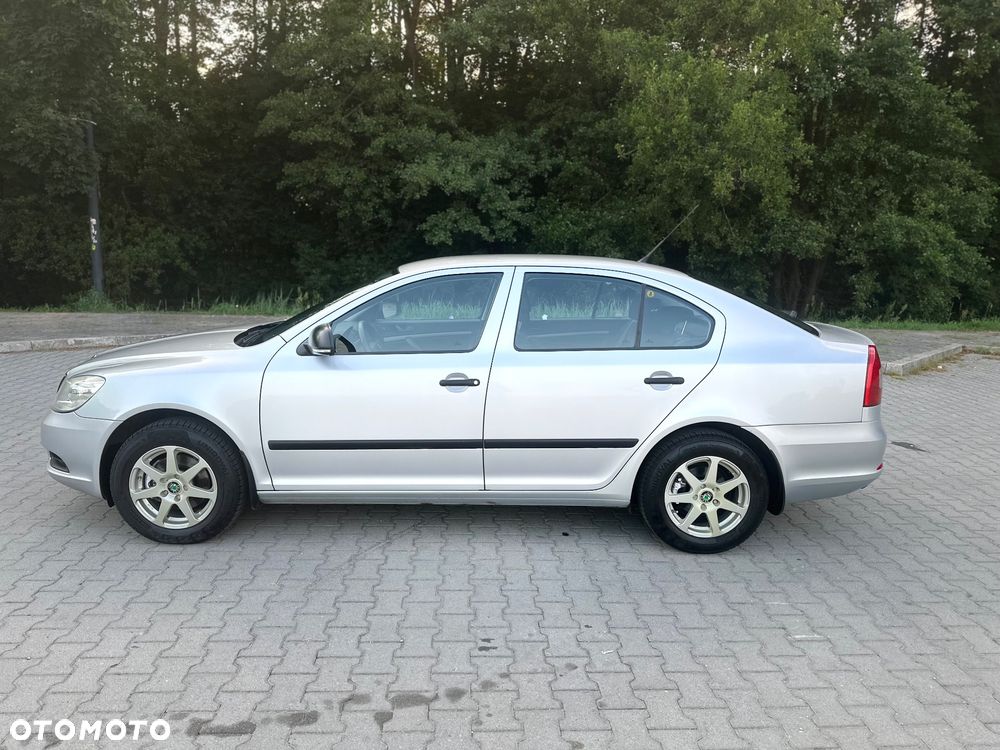 Skoda Octavia 1.6 Ambiente - 6