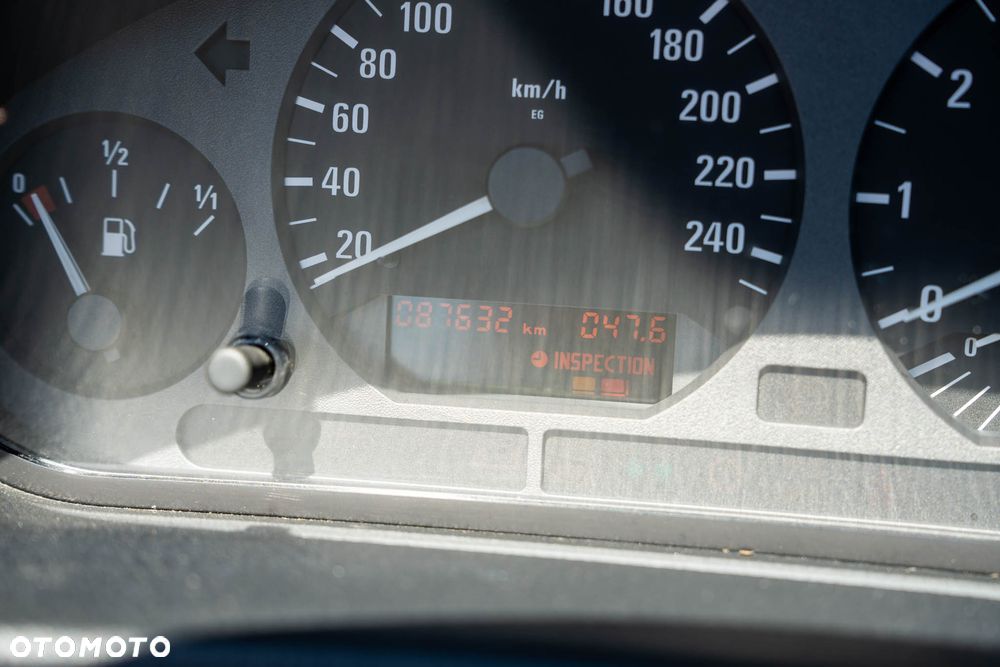 BMW Seria 3 320i - 16