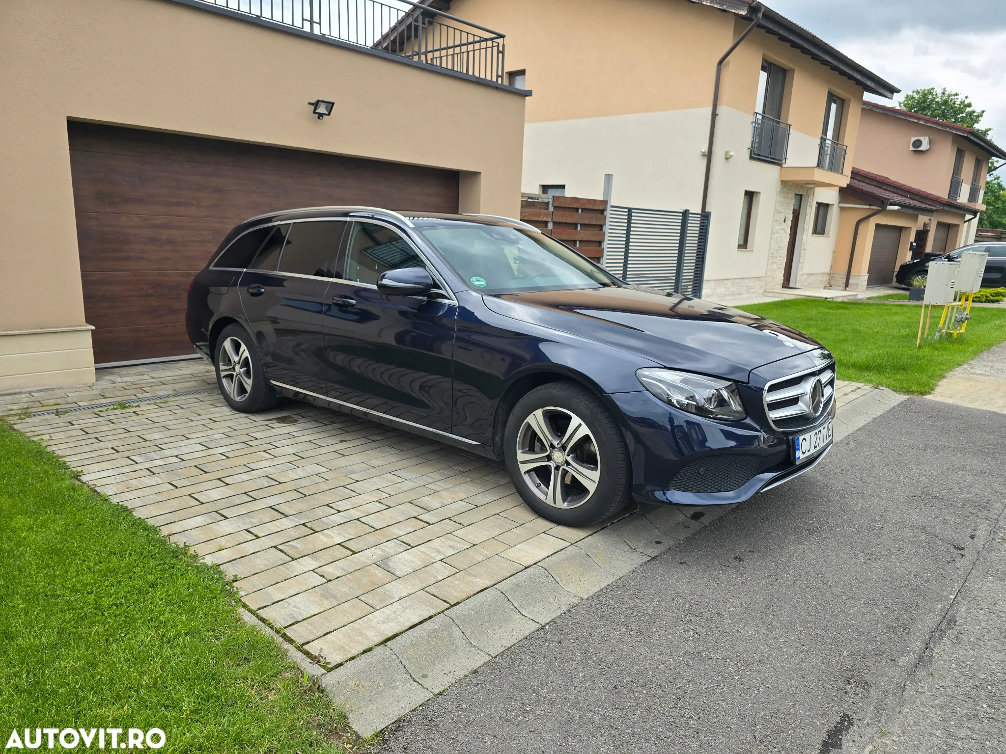 Mercedes-Benz E 220 d T 9G-TRONIC Avantgarde - 4
