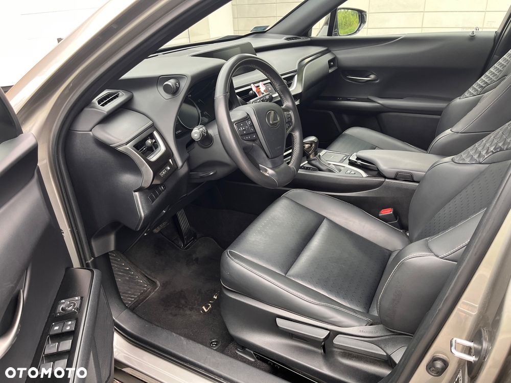 Lexus UX 250h Prestige 2WD - 6