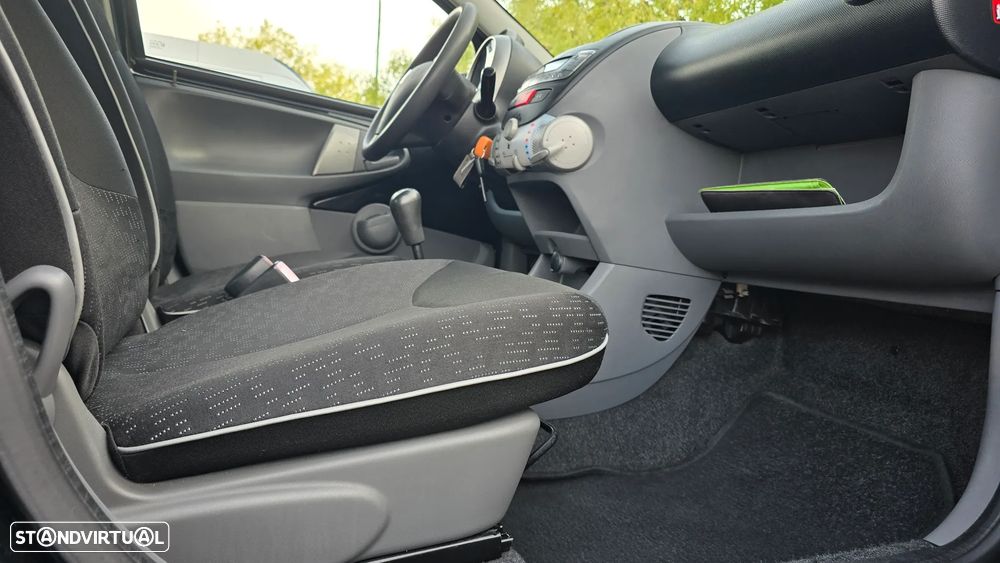 Peugeot 107 1.0 Urban - 38