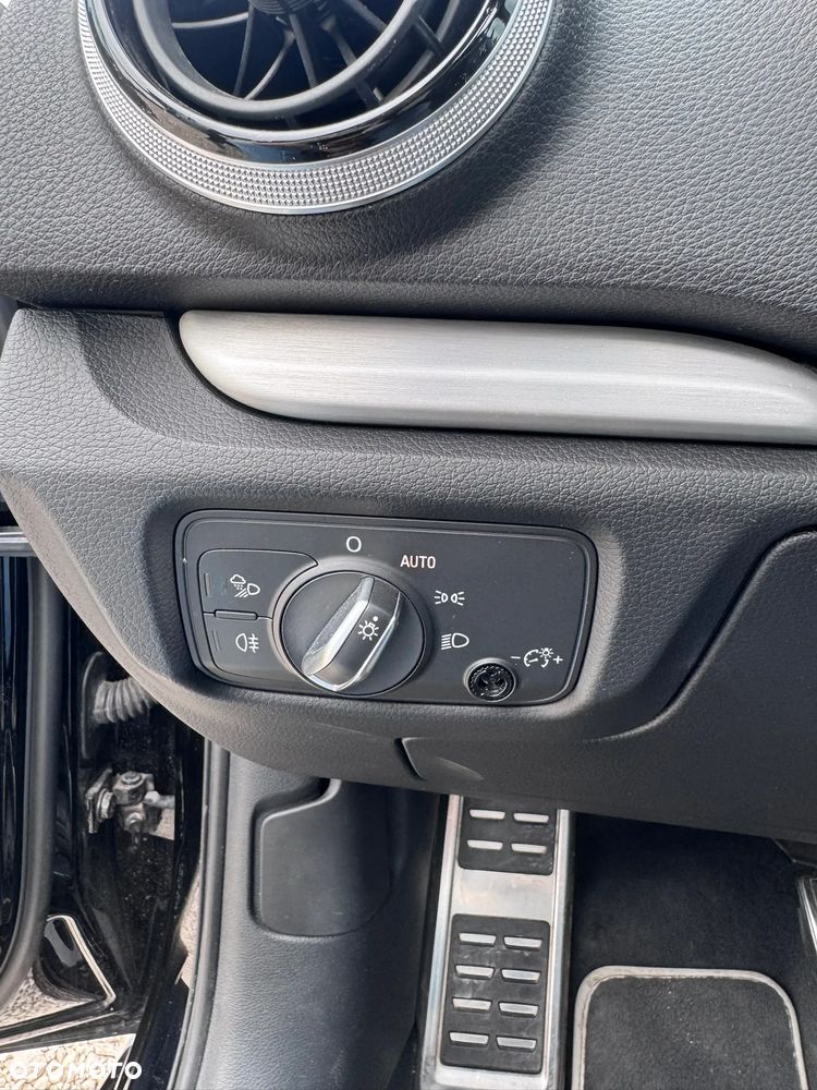 Audi S3 S tronic - 16