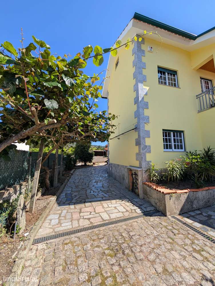 Moradia Independente T4 | 500 m² de Terreno | Espaço e Potencial - Grande imagem: 3/17