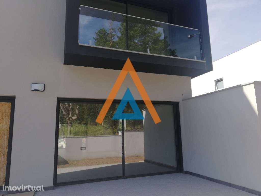 Moradia T3 em banda - Lobão - Grande imagem: 5/44