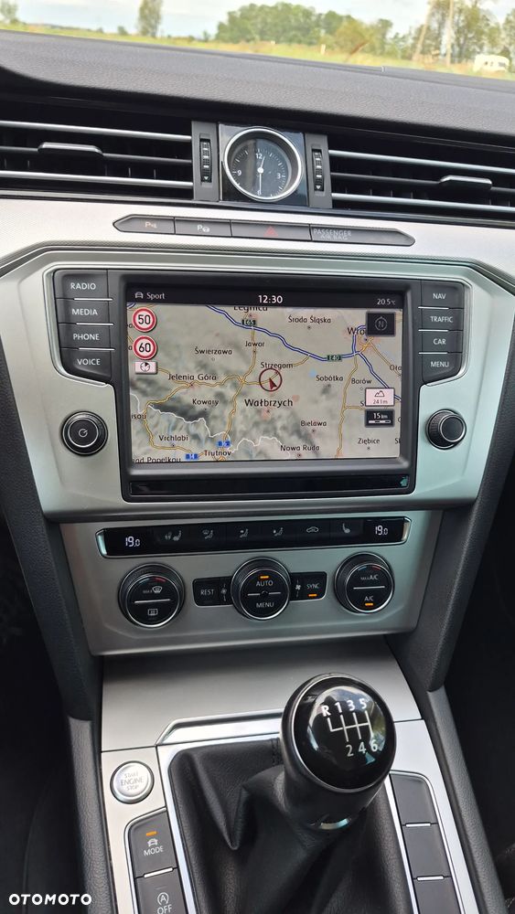 Volkswagen Passat 2.0 TDI BMT Highline - 34