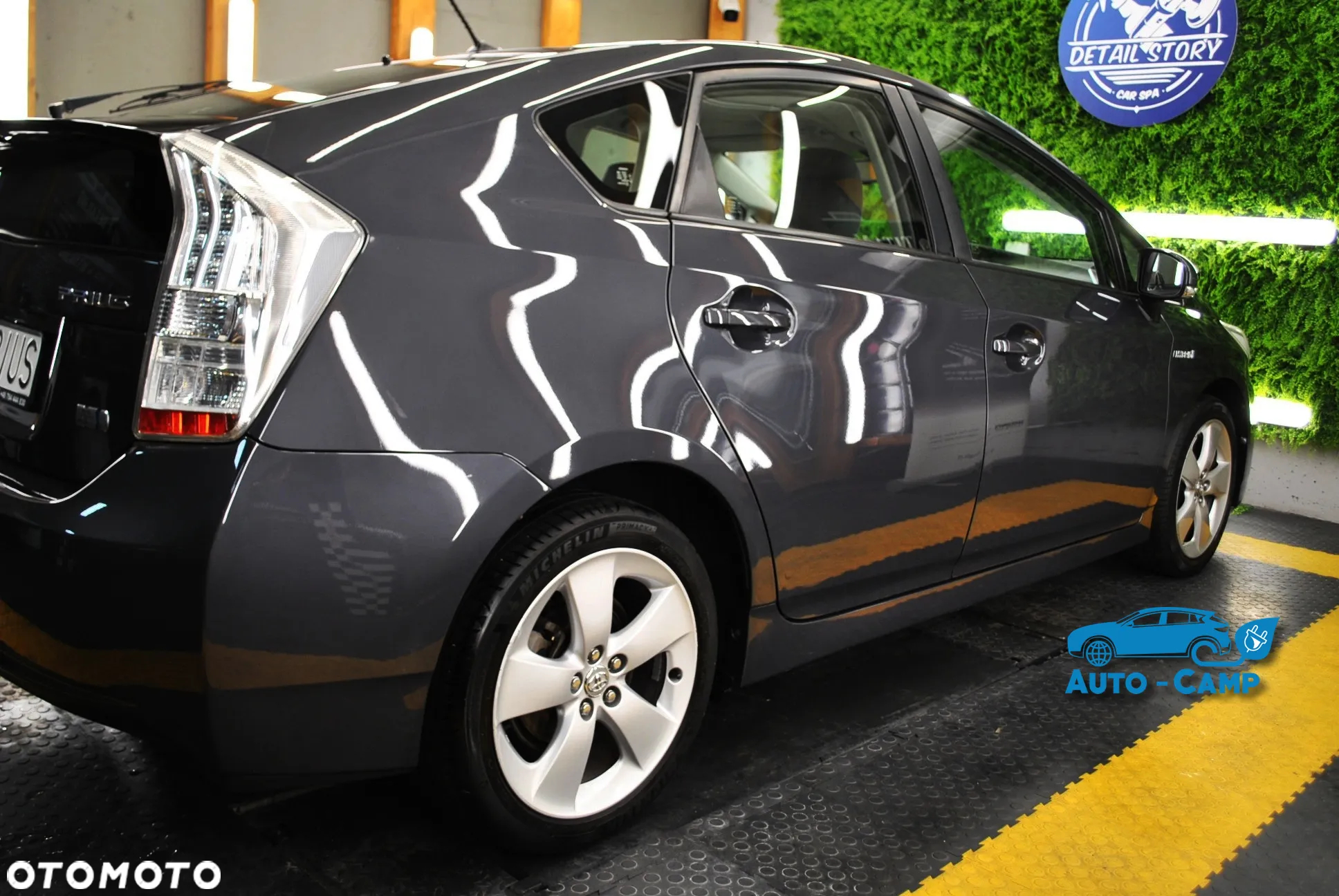 Toyota Prius 1.8 HSD Premium - 9