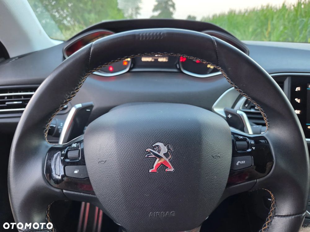 Peugeot 308 1.2 PureTech GPF Road Trip S&S EAT8 - 26