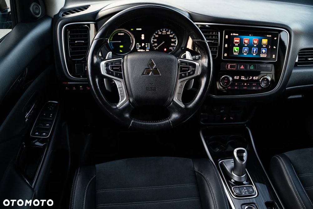Mitsubishi Outlander - 25