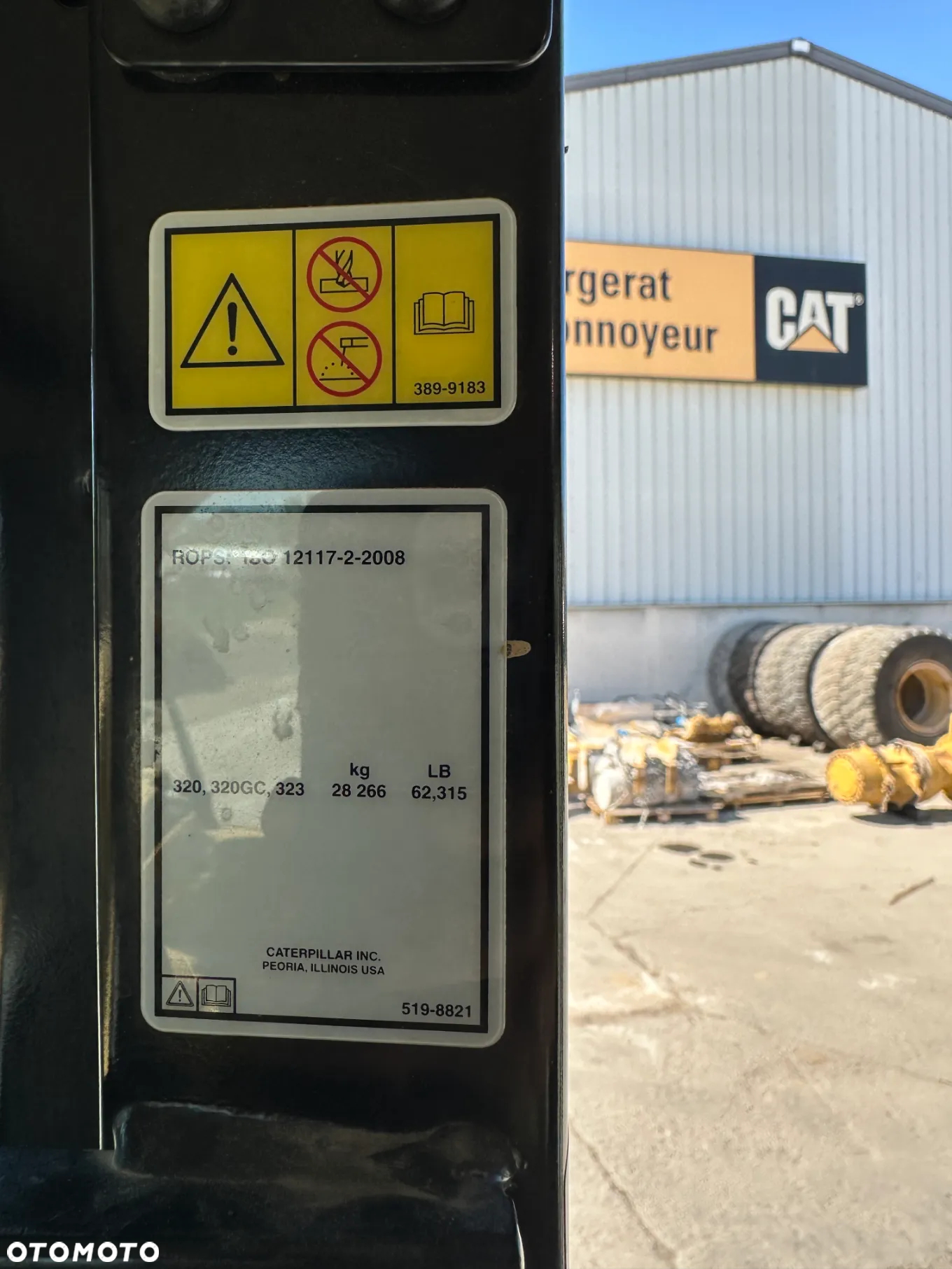 Caterpillar 323 - 12