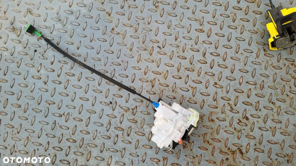 Zamek drzwi lewy przód Citroen NEMO Fiat Fiorino BIPPER 2009r 5 pin Europa