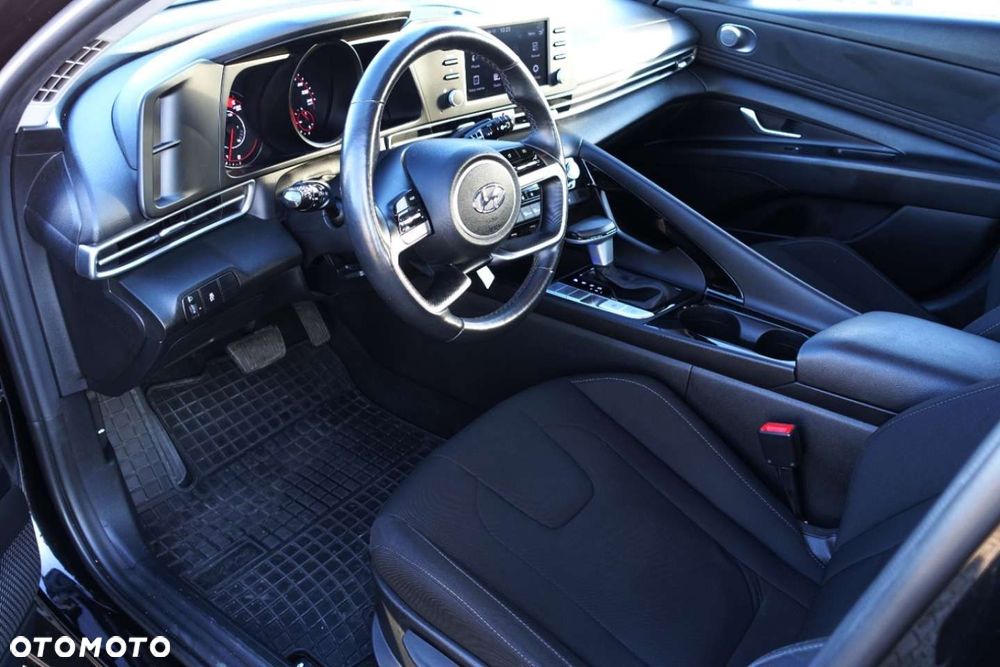 Hyundai Elantra - 15