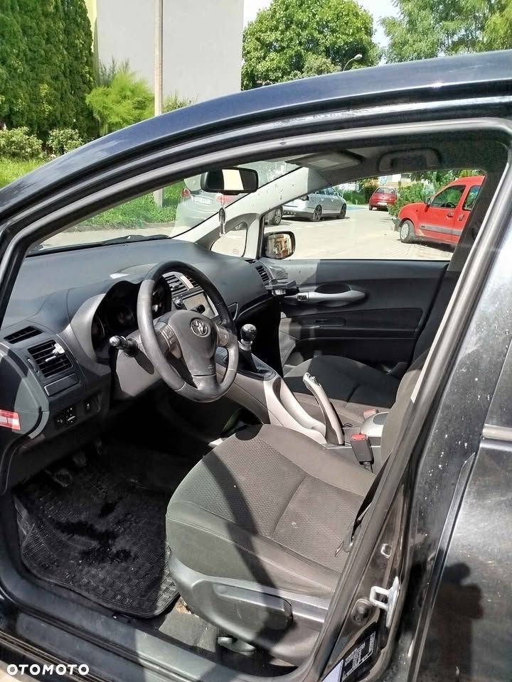 Toyota Auris 2.2 D-4D X - 6