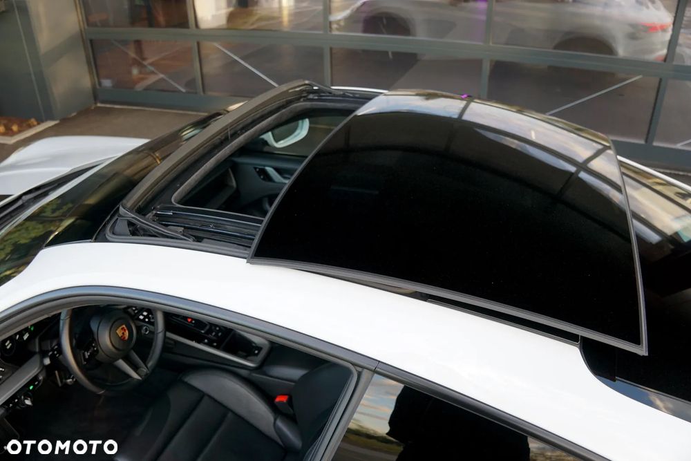 Porsche 911 Carrera 4S - 28