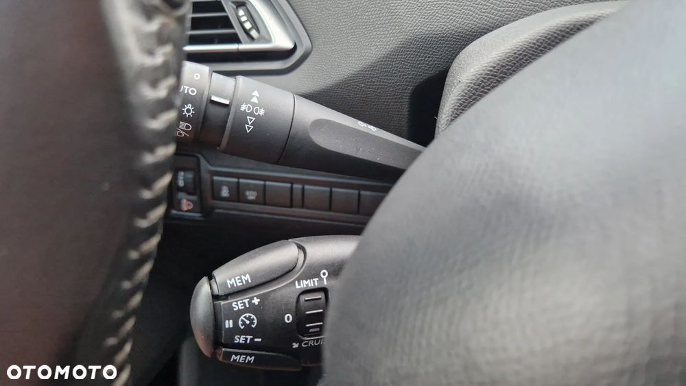 Peugeot 308 SW 1.6 BlueHDi Business Line S&S - 28