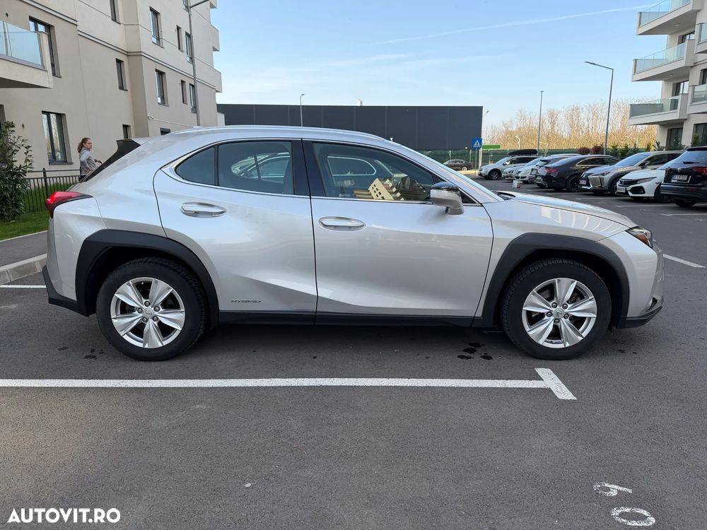 Lexus UX 250h E-FOUR Business - 8