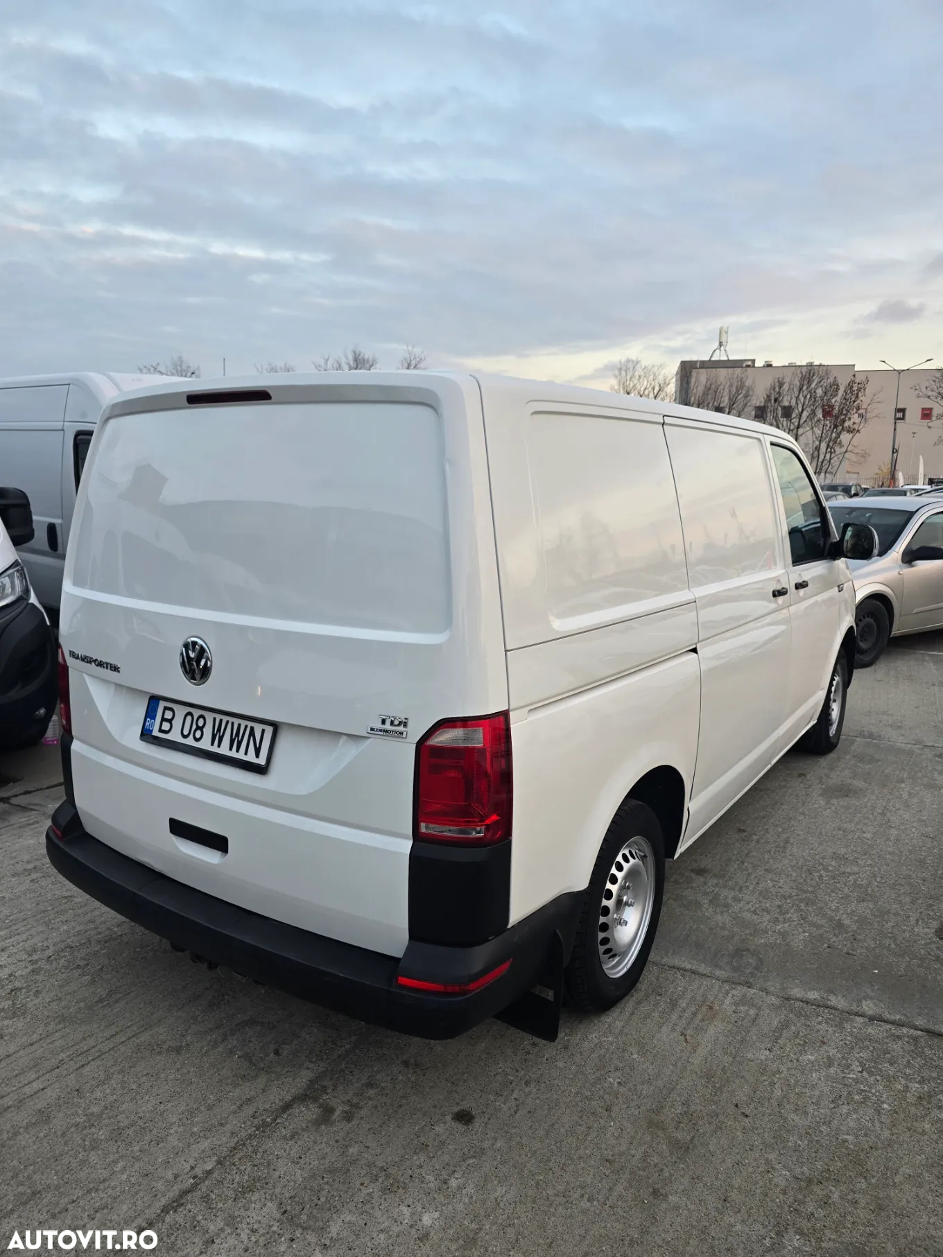 Volkswagen Transporter - 4