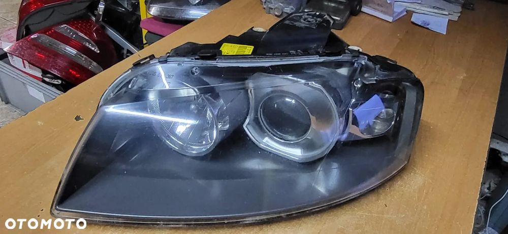 Audi A3 przednia prawa lampa xenon Reflektor 8P0941029M