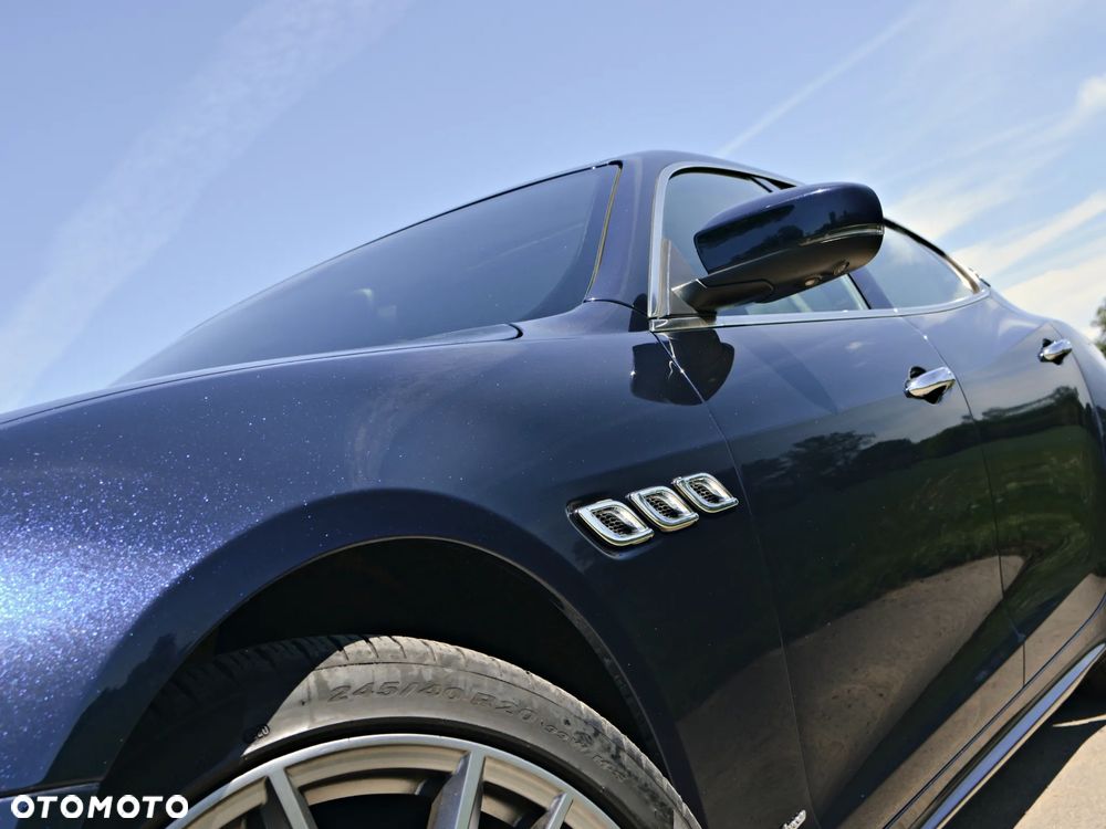 Maserati Quattroporte - 12
