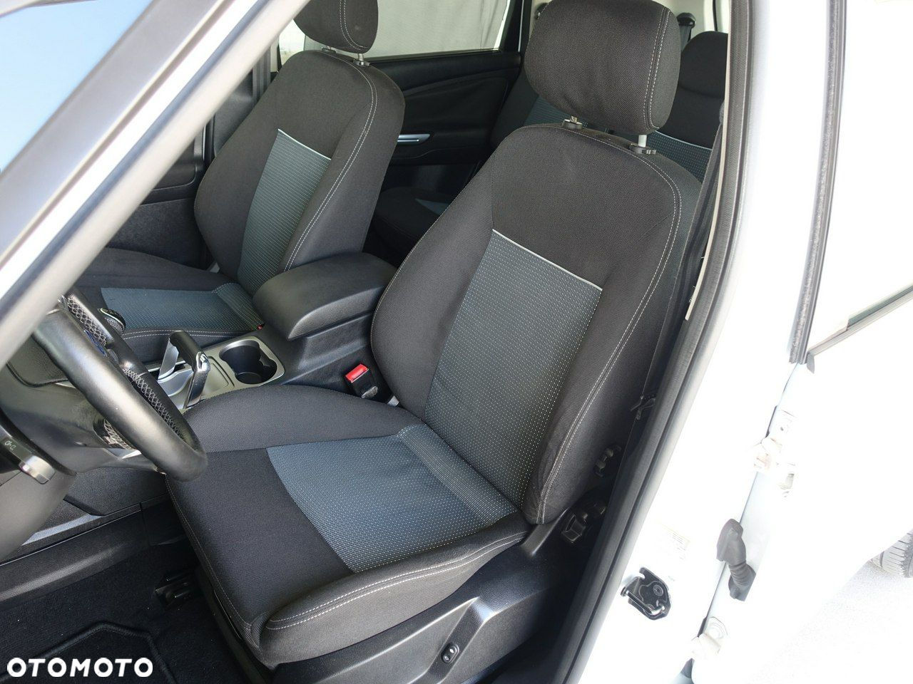 Ford S-Max - 13