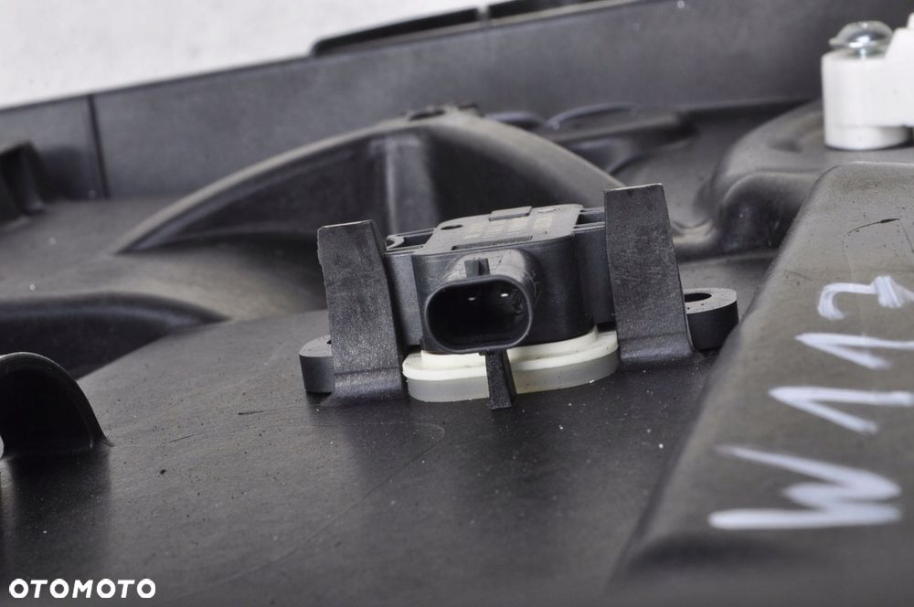 MERCEDES W117 PODNOŚNIK SZYBY PRAWY PRZÓD 5D - 5